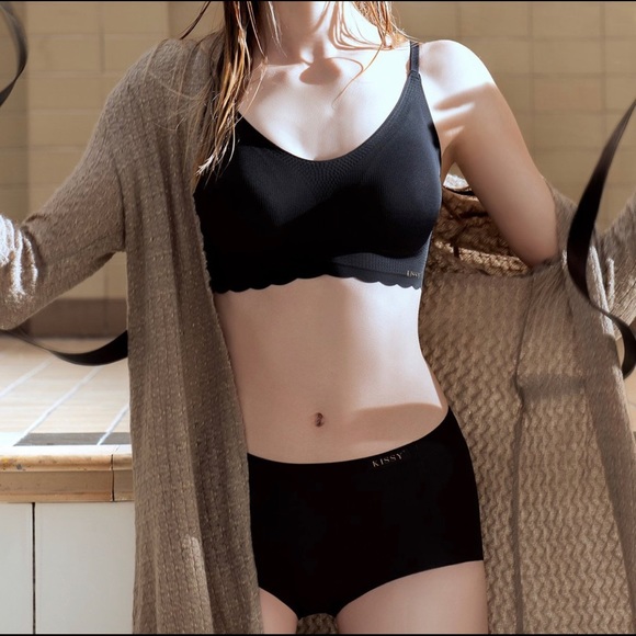 Kissy wireless and seamless bra and panty set - Picture 5 of 12